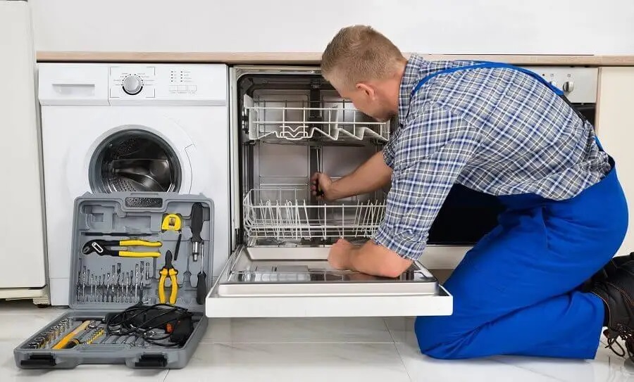 Nallıhan Gorenje servisi teknisyen ekibi beyaz eşya tamiri yaparken